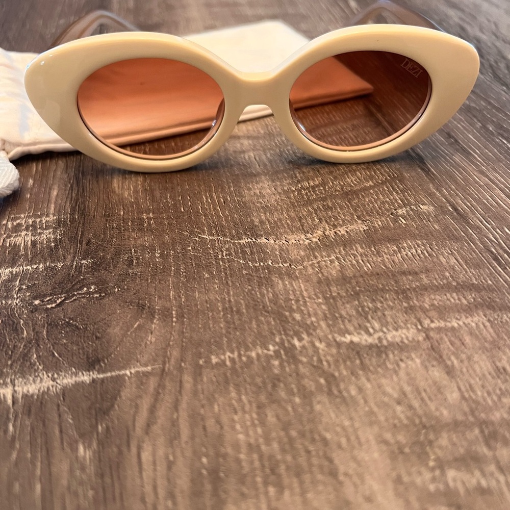 DEZI Thelma Retro-Inspired Sunglasses - Picture 4 of 6